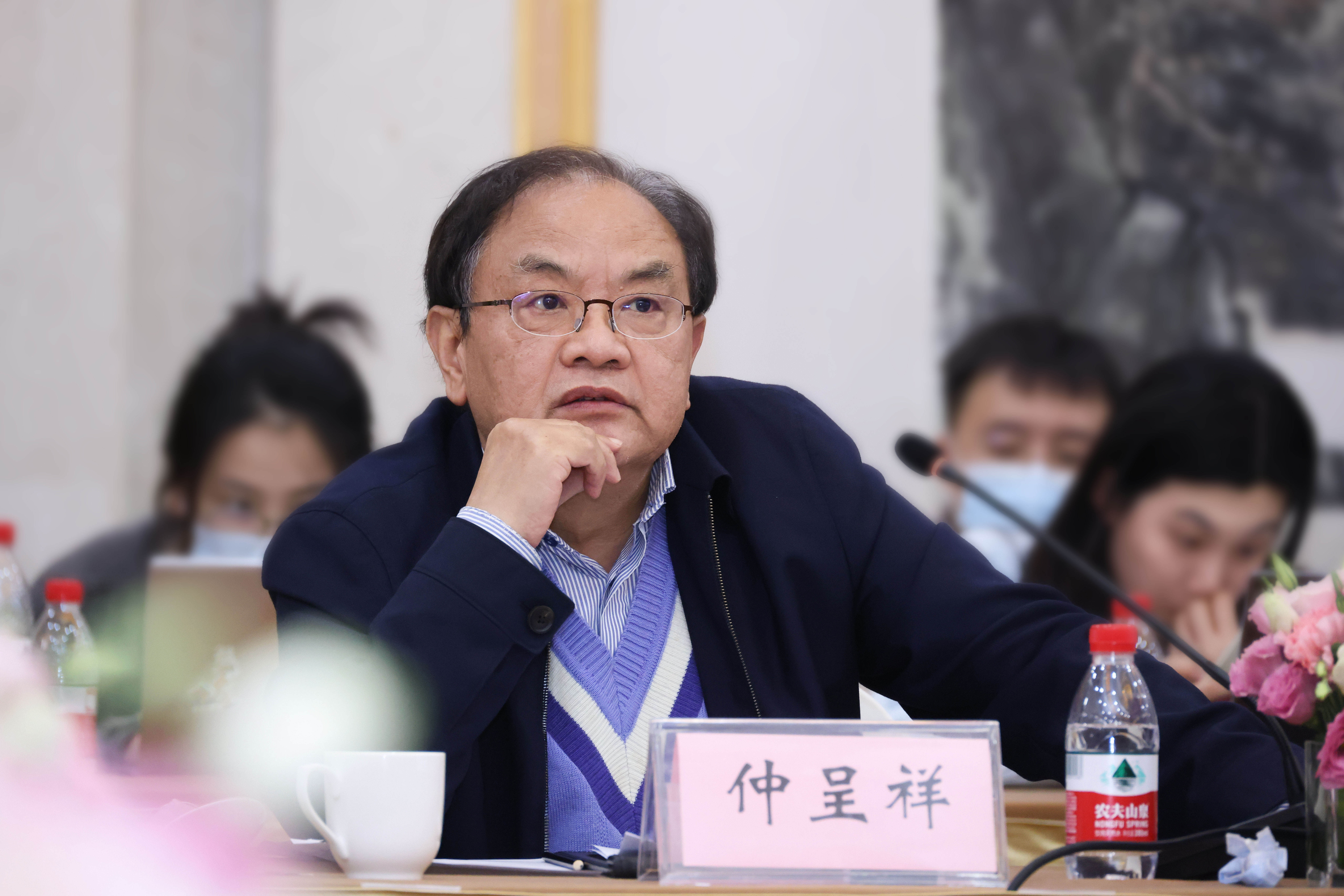 2中央文史研究馆馆员、著名文艺评论家仲呈祥_副本.jpg