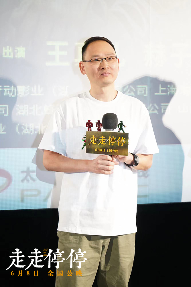 1-导演龙飞现场图.jpg