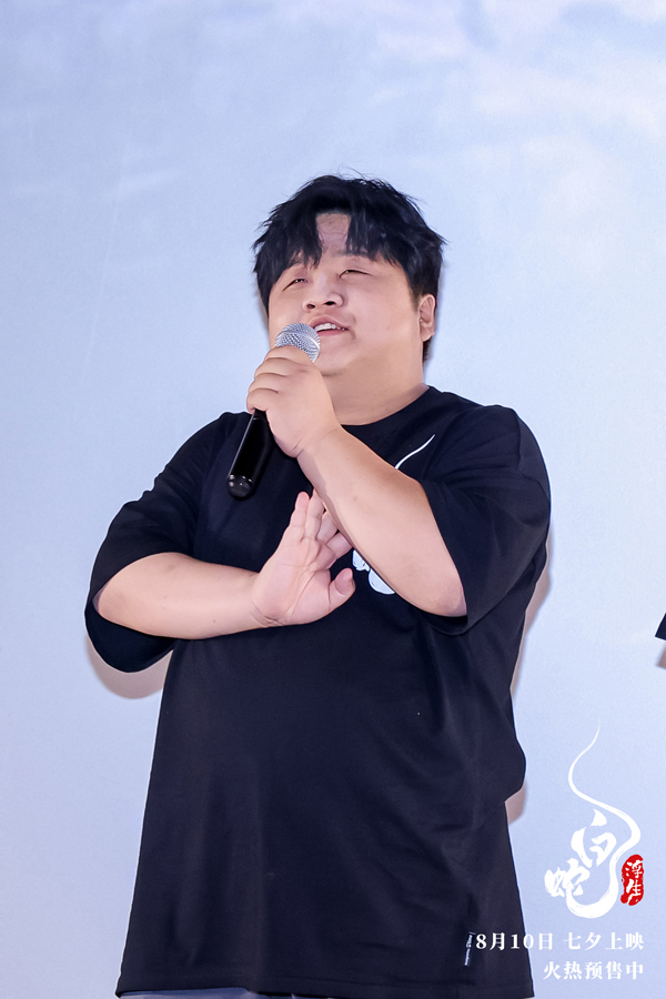 2、导演李佳锴出席电影《白蛇:浮生》广州站路演.jpg